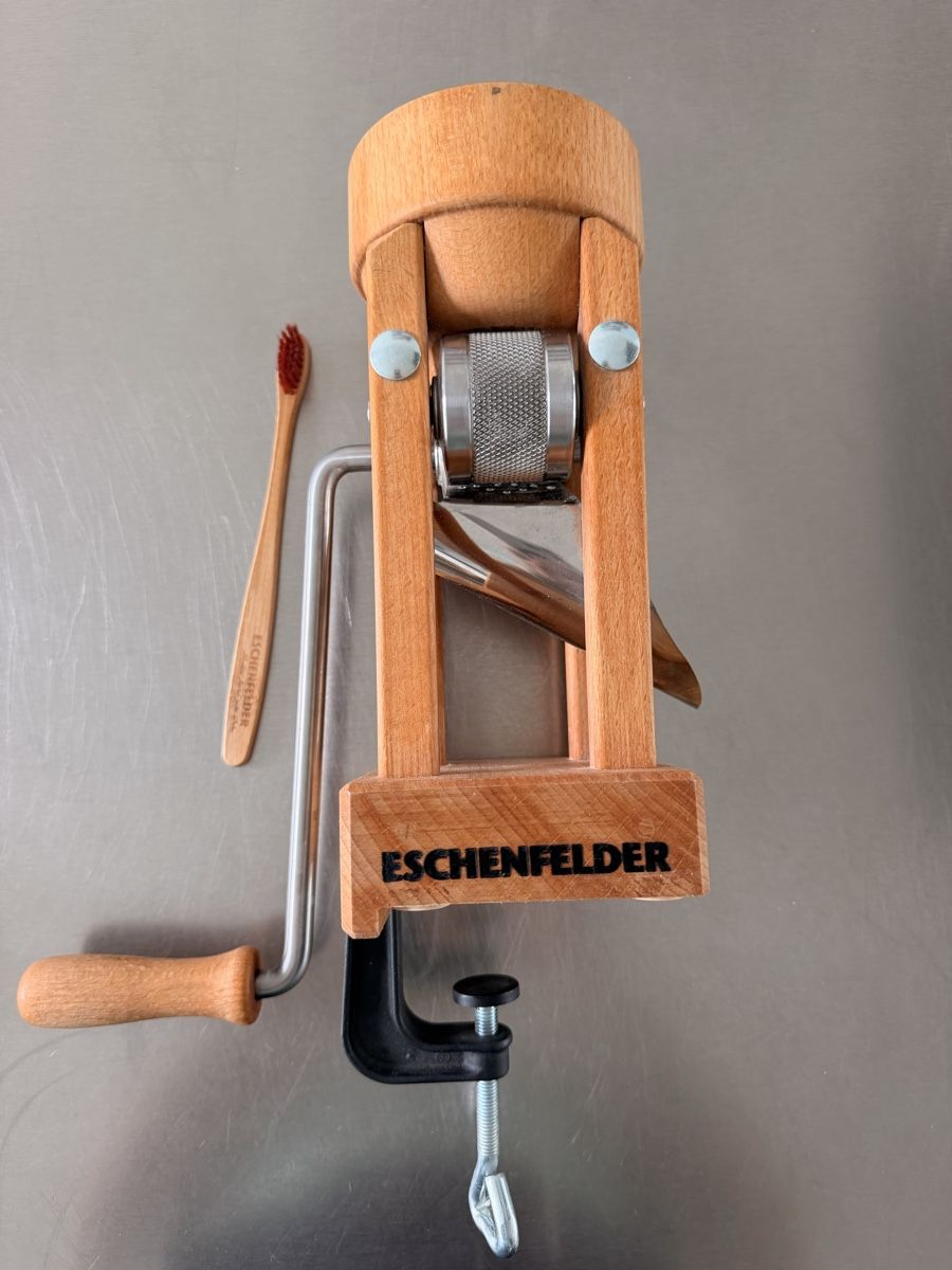 Appareils de cuisine: Eschenfelder Kornquetsche  – D'occasion à Watt par mia681