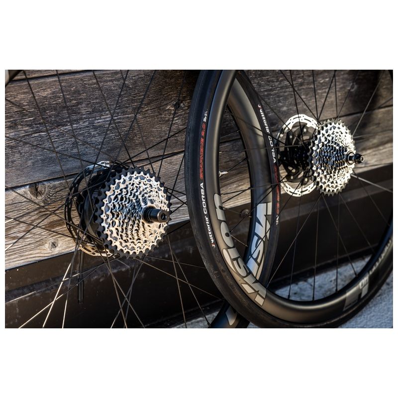 Fantic Biciclette: FANTIC E-Bike FMOSER E-ROAD Rival Carbon iridescent black – Usato da Zürich venduto da Storto82 1