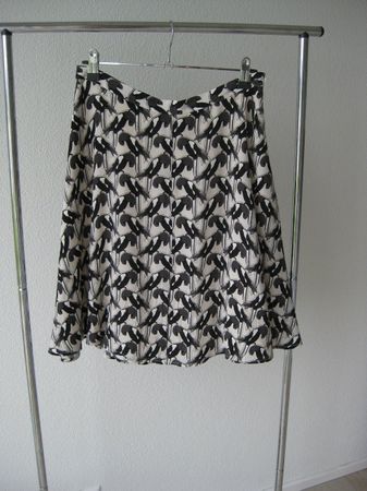 Neu! GLOBUS Seidenjupe Gr. S ecru schwarz NP. 180-.