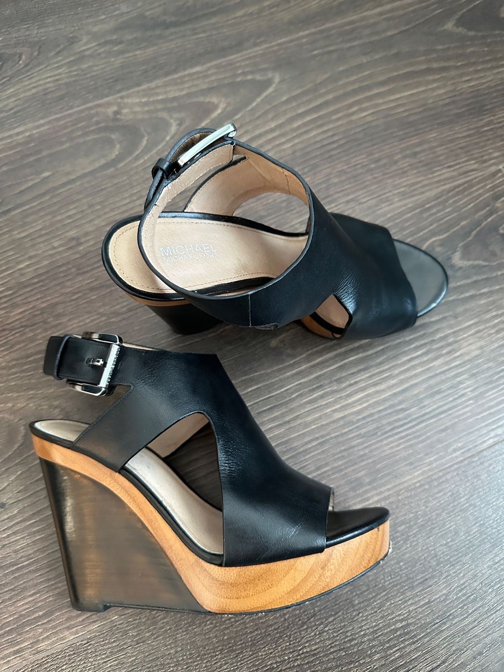 Michael Kors Scarpe da donna: Michael Kors Ledersandalen mit Absatz, Gr. 37.5 – Usato da Basel venduto da morochadelsur 3
