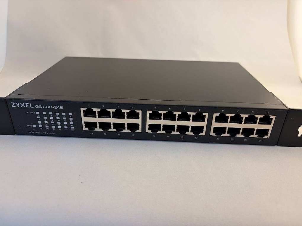Hub & Switch: Zyxel GS1100-24E Switch – Usato da Wängi venduto da Stauni