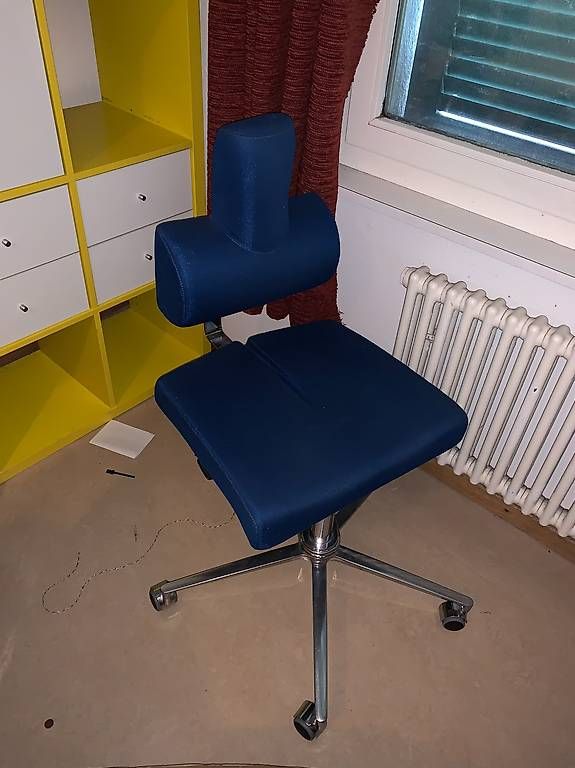 Chaises roulantes: Orthopädischer Stuhl – D'occasion à Dietikon par Ghiekorggmail