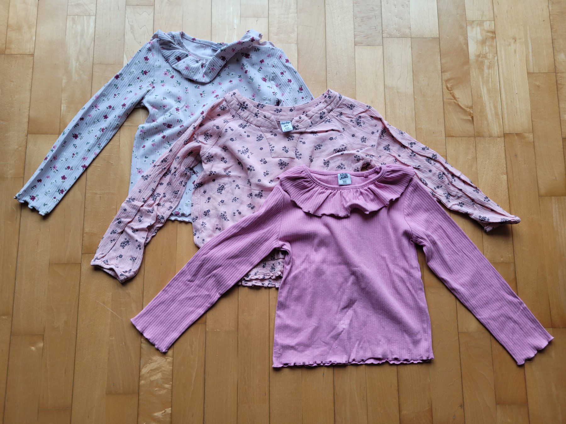 Pullover & Sweatshirts: 3 schöne Pullover Mädchen Gr.122 – Gebraucht aus St. Margrethen SG von SamusAran