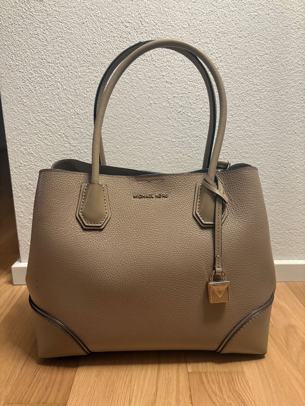 Michael Kors Borse da donna: Michael Kors Tasche in Beige – Usato da Dübendorf venduto da SophieNadine1
