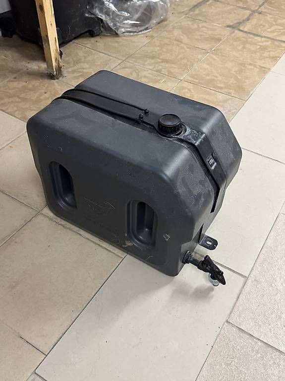 Tränken & Tröge: Front Runner Pro Wassertank mit Halterung / 42 Liter – Gebraucht aus Zihlschlacht von marcohubi8989