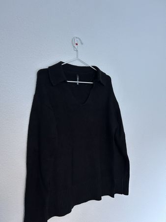 Schwarzer Strickpullover mit Kragen, Grösse S