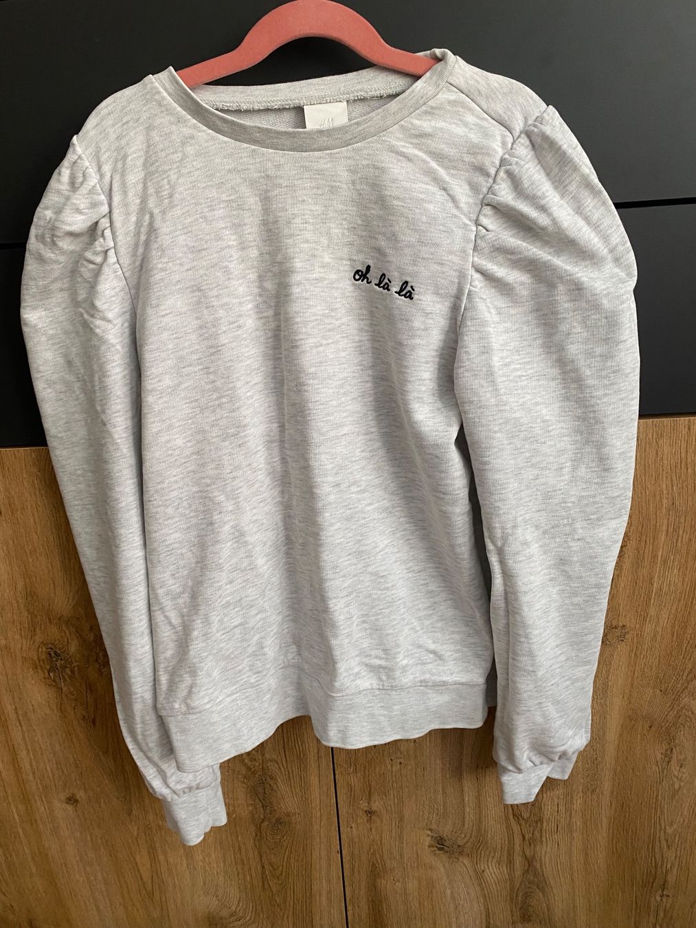 H&M T-shirt: Pull H&M gris manches bouffantes XS – Usato da Sion venduto da pur_m89d