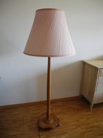 Lampadaire de style antique avec abat-jour plissé