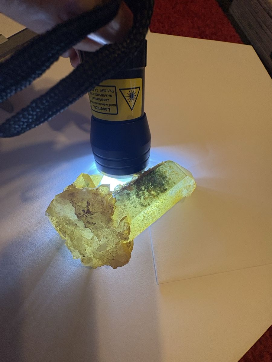 Minerali & Pietre curative: Gelber Quarz mit Limonith – Usato da Murten venduto da Tzaugg 2
