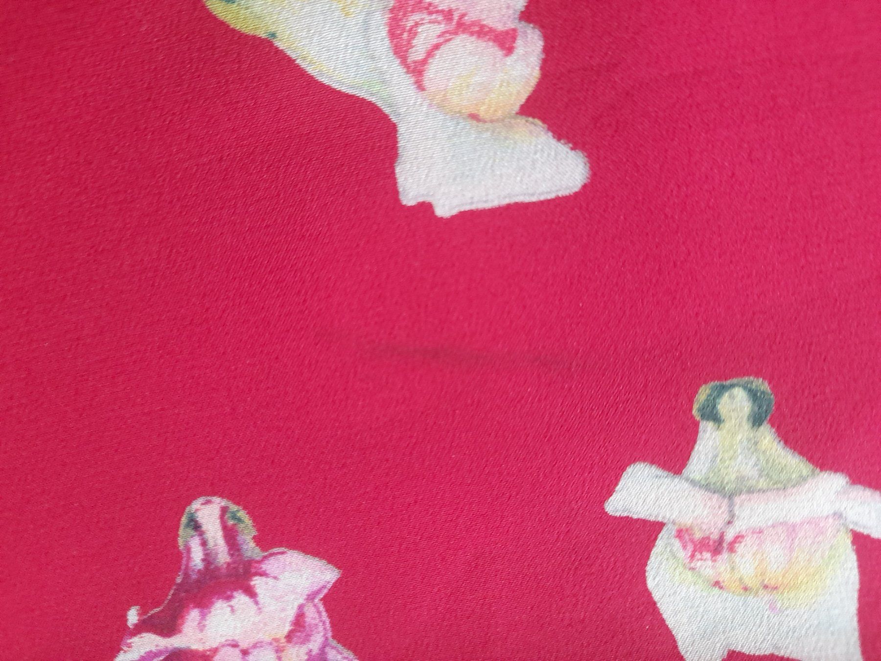 Fabric Frontline Foulard & Sciarpe: FRÖHLICHER SCHAL MIT LÖWENMÄULCHEN VON FABRIC FRONTLINE – Usato da Lenzburg venduto da mayfair02 5