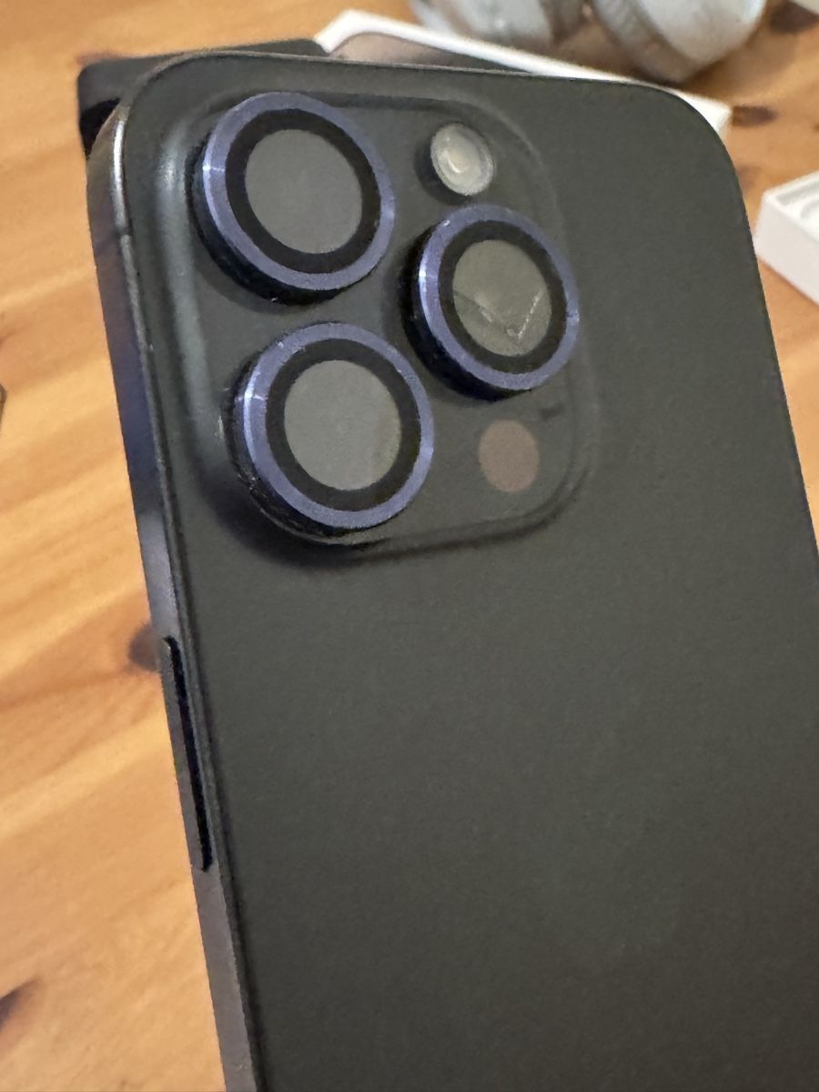 Apple Handys / Smartphones: IPhone 15 Pro  – Gebraucht aus Genève von dan_yjm7 4