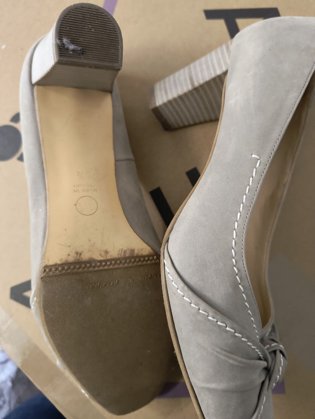 Scarpe da donna: Peter Kaiser Echtleder Pumps, hellgrau, Grösse 39 – Usato da Schöfflisdorf venduto da kin_2dp9 2
