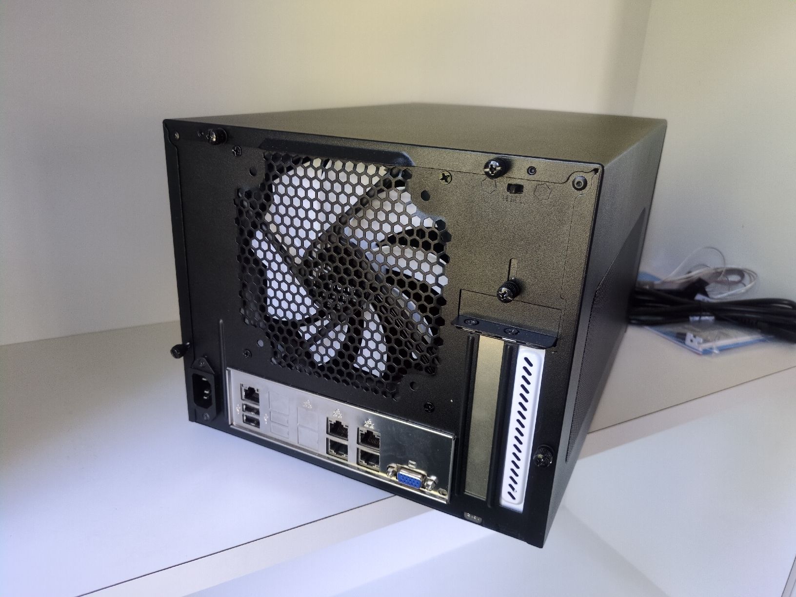 Supermicro Server: Fractal Node 304 NAS mit 64GB DDR4 ECC RAM – Gebraucht aus Langenthal von YElektra 1