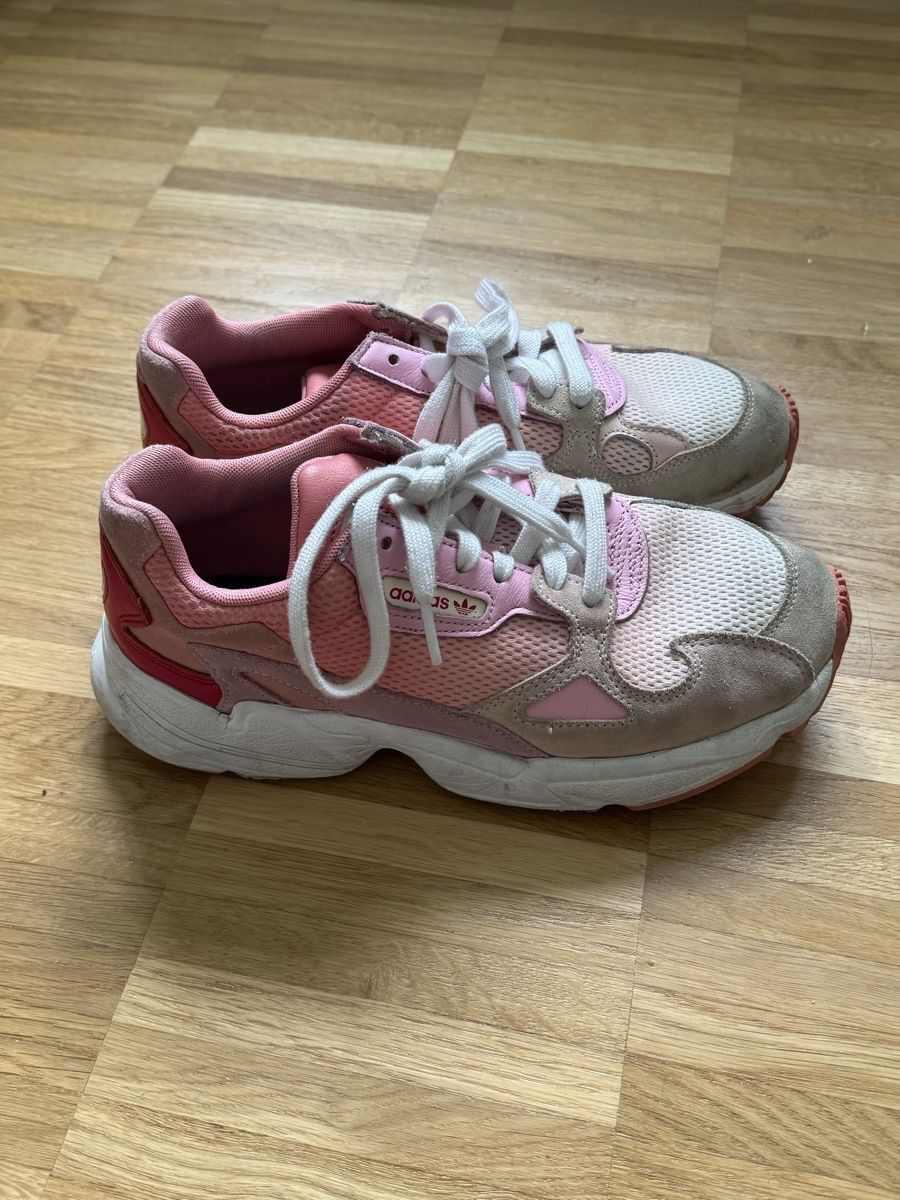 Adidas Scarpe da donna: Lot de deux Adidas Falcon, taille 39 – Usato da Meyrin venduto da mai_pl7s 2