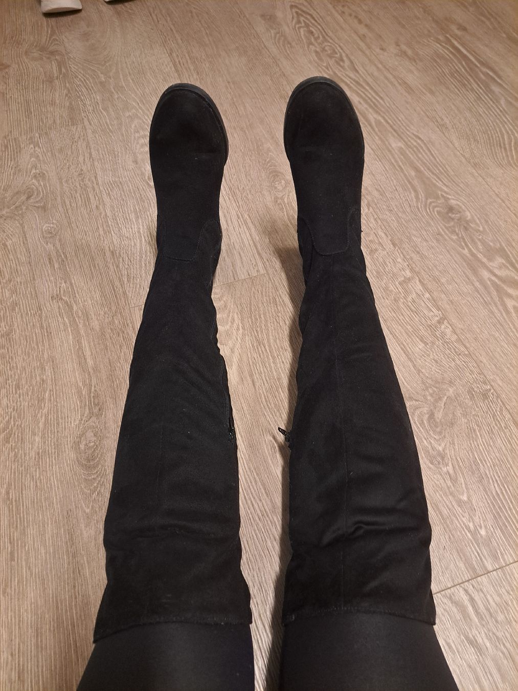 Damenschuhe: Schwarze Overknee Stiefel Gr. 38 – Gebraucht aus Wetzikon ZH von secondhandsfashion 1