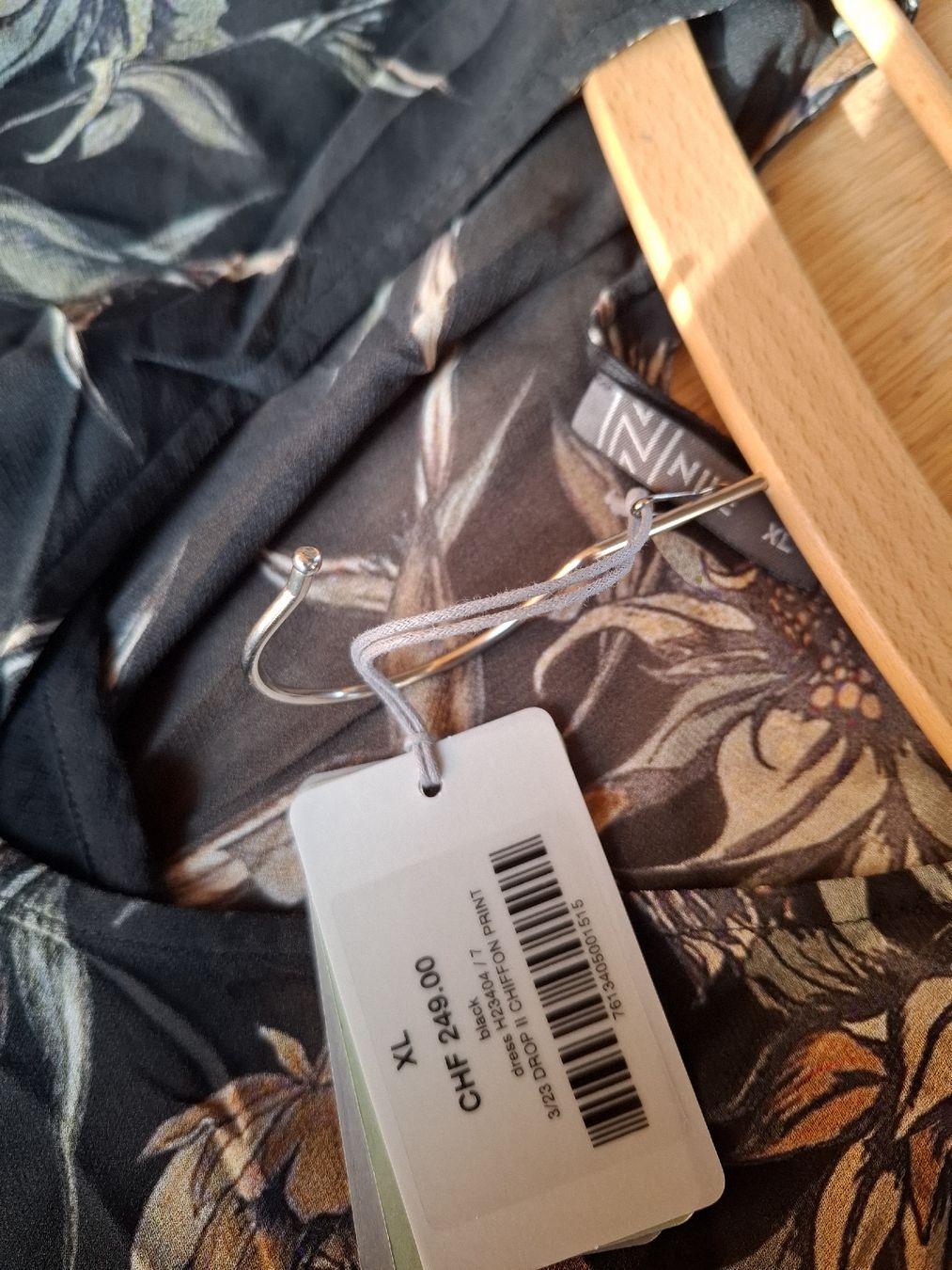 Vestiti: robe – Nuovo e nell'imballaggio originale da Grandevent venduto da mik_52f8 2