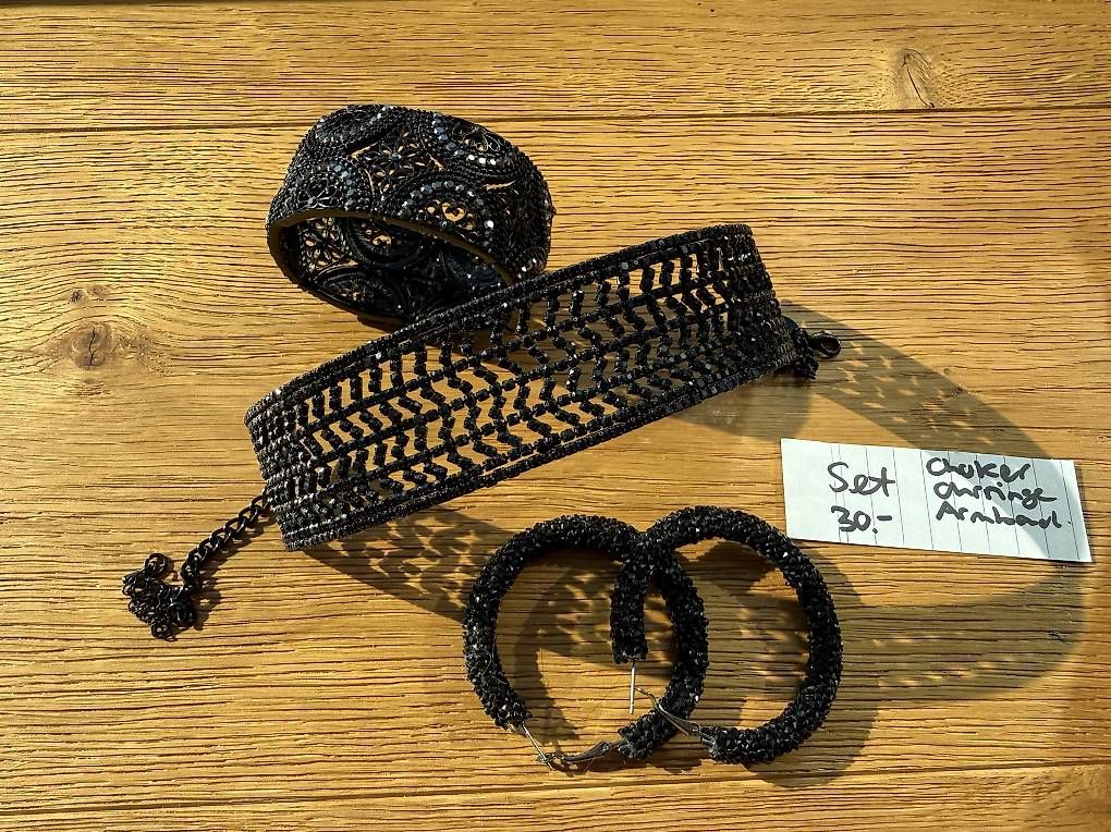Sonstiger Schmuck: Wunderschönes Schmuckset in schwarz – Gebraucht aus Triesen von yas_bmn6