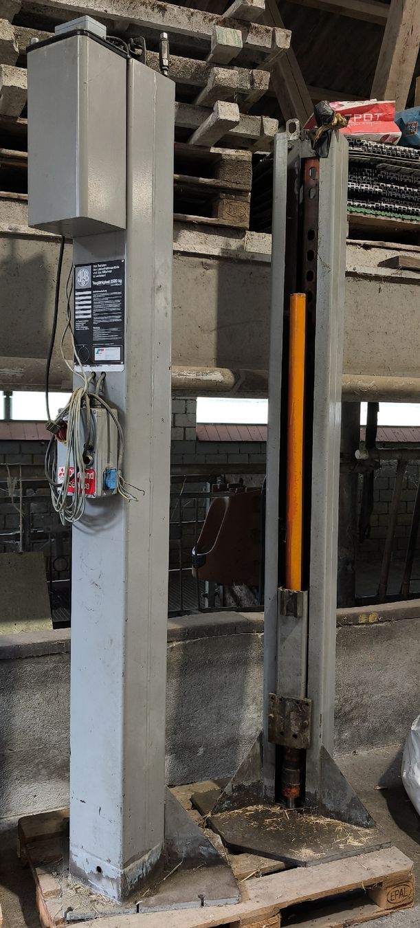 Piattaforme elevatrici & Crick: Autolift 2500 kg gebraucht – Usato da Balterswil venduto da RequireQuagmire