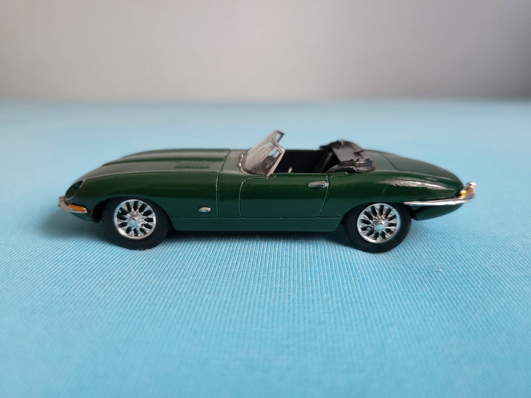 Jaguar Modellini d'auto: Jaguar E-Type Cabriolet, 1961 – Usato da Glattbrugg venduto da PhilKrill 1