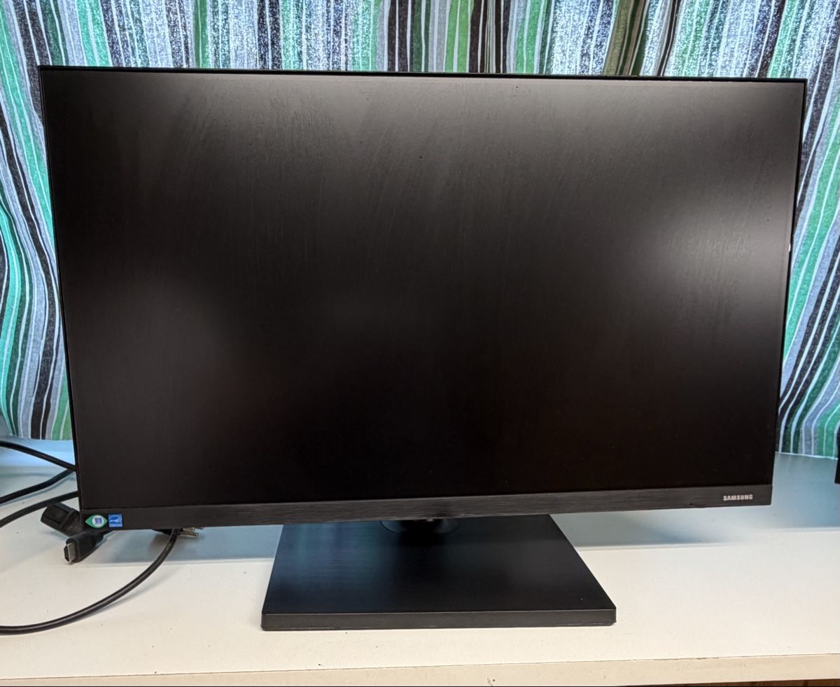 Ecrans: Samsung DUPLICATE T45F 1920 x 1080 pixels, 24" – Neuf (Voir description) à Kilchberg ZH par gil_d8km