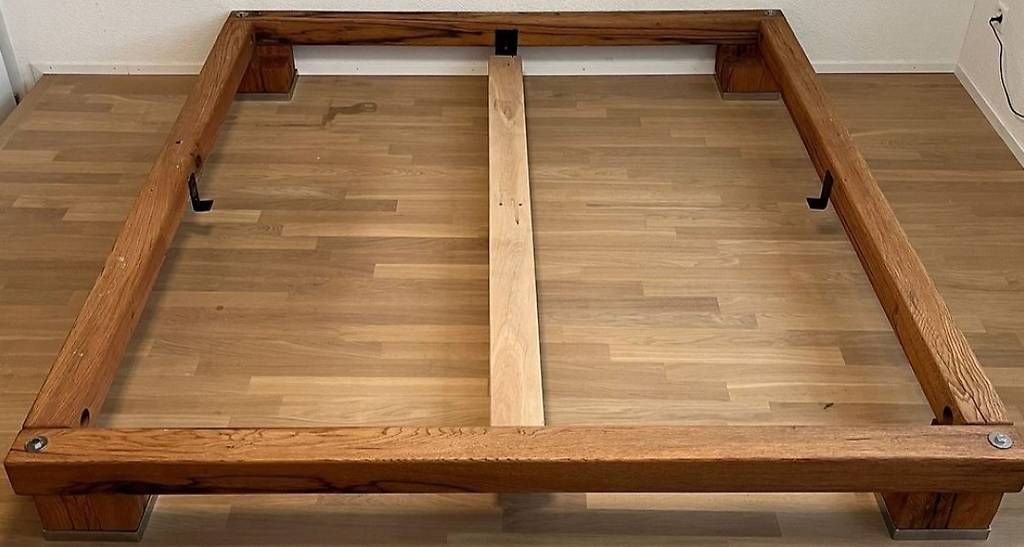 Lits: Handgefertiges, massives Sumpf-Eichenbett 180x200 – D'occasion à Dietlikon par falessi01 2