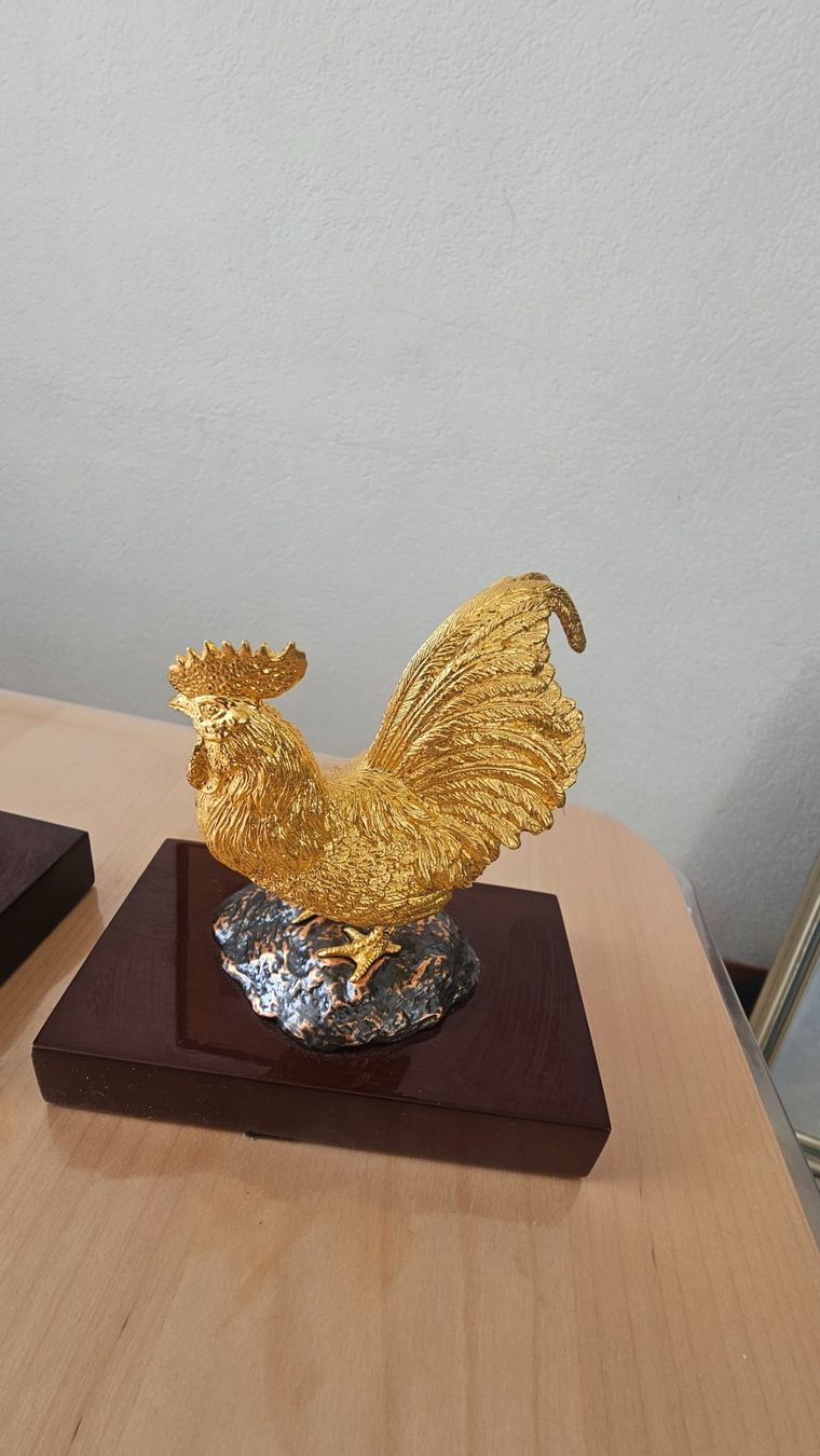 Statuette: 2 statuette Risis plaqué or 24kt – Usato da Etoy venduto da angi020 1