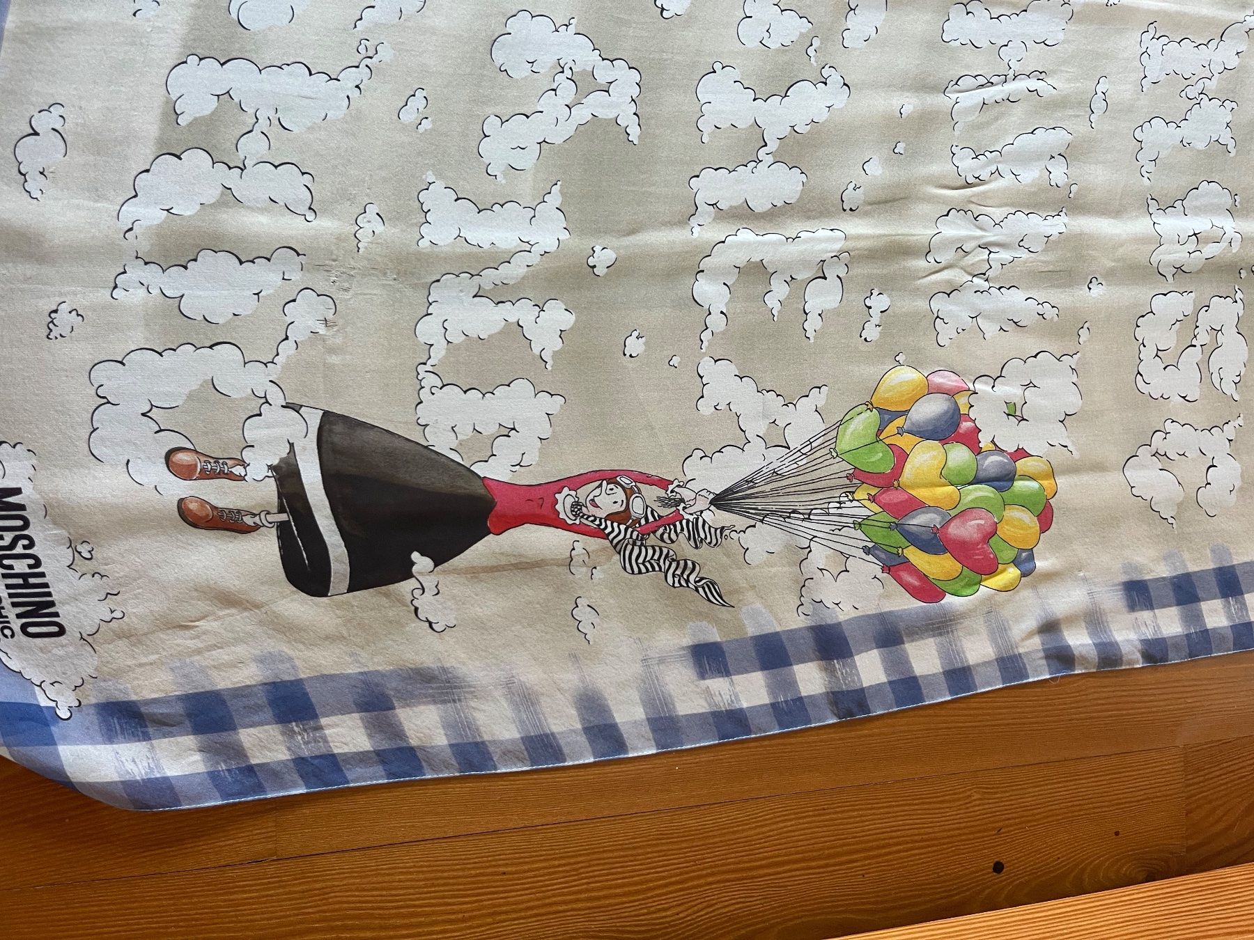 Moschino Foulard & Sciarpe: Moschino Seidenfoulard – Usato da Saanen venduto da SoniaMichaela 8