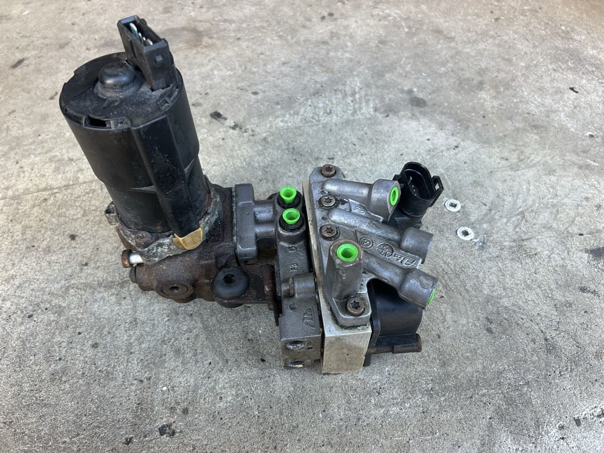 Volkswagen Tutti pezzi di ricambio auto: Bloc hydraulique ABS  VR6  – Usato da Muraz (Collombey) venduto da Wolfdog1978 3