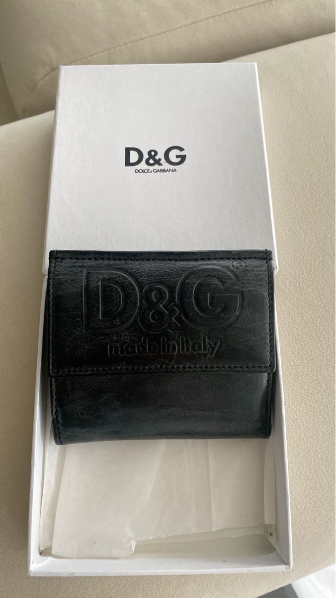 Dolce & Gabbana Brieftaschen: Portefeuille D&G en cuir noir – Neu und originalverpackt aus Grenchen von O.r.i.g.