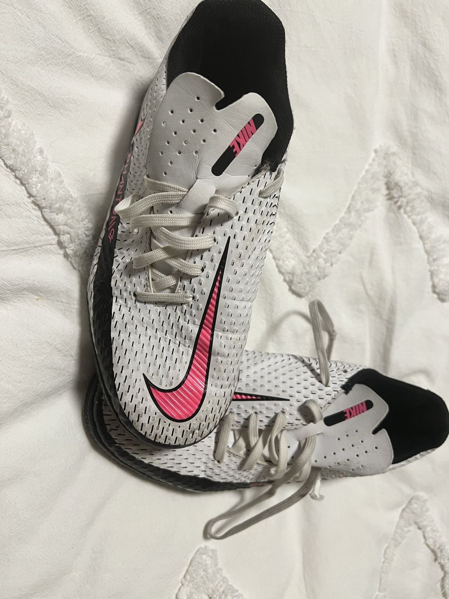 Nike Scarpe per ragazze: Chaussures foot fille Nike Phantom taille 34 – Usato da La Chaux-de-Fonds venduto da Sabinchenn 2