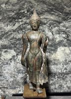 Buddha in piedi Thailandia, stile Sukhothai  Bronzo patina