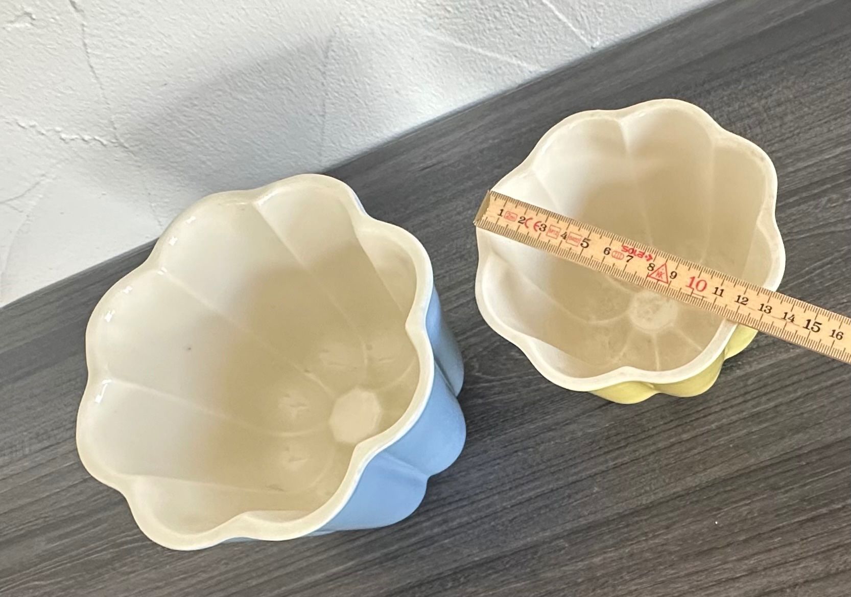 Rössler Ciotole: 2 Rössler Pudding Form, Blau & Gelb,   Ø 17/12 cm – Usato da Zürich venduto da brazerola 6