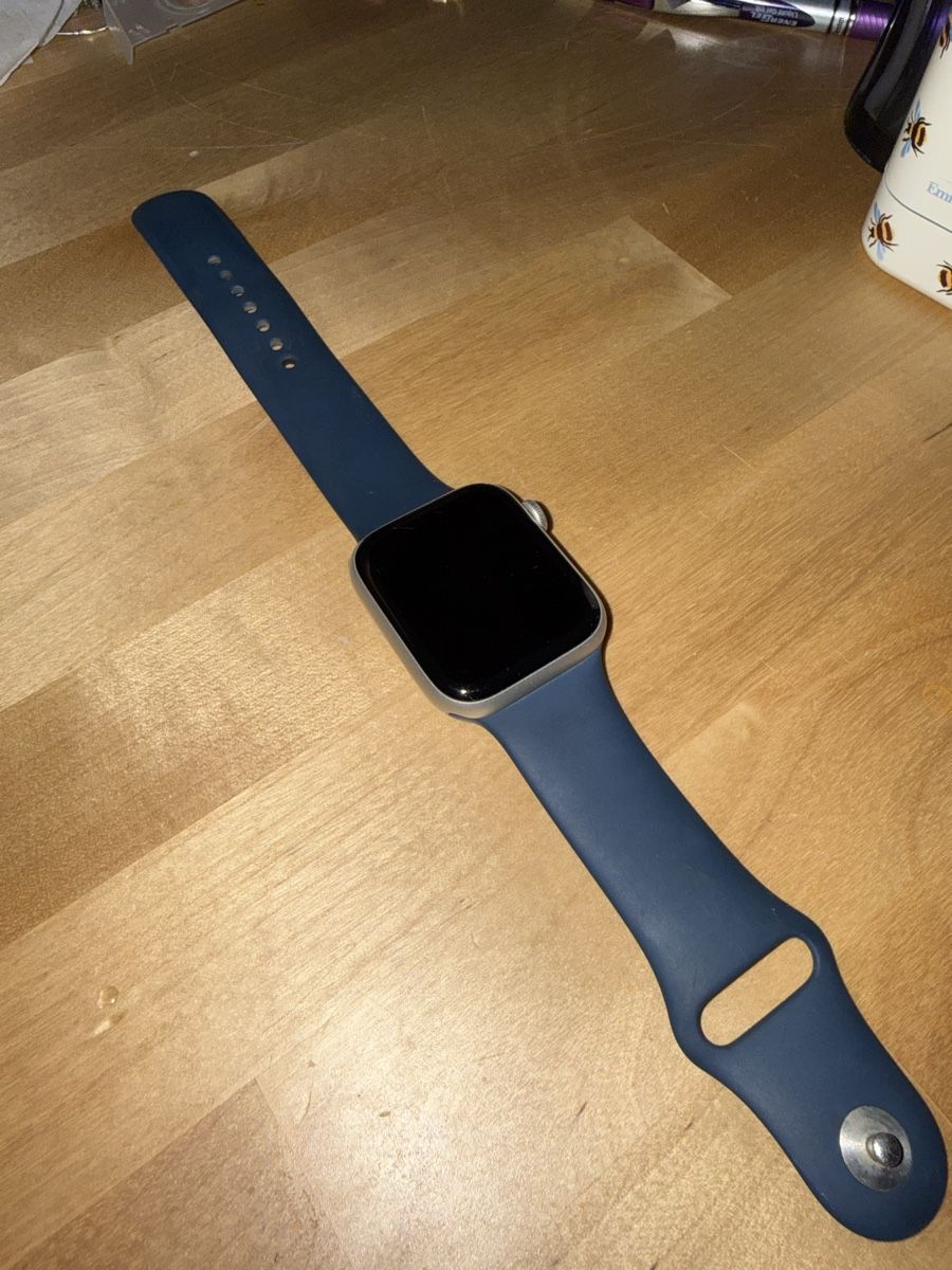 Apple Smartwatch: Apple Watch SE 44mm – D'occasion à Niederbipp par tabea.j 1
