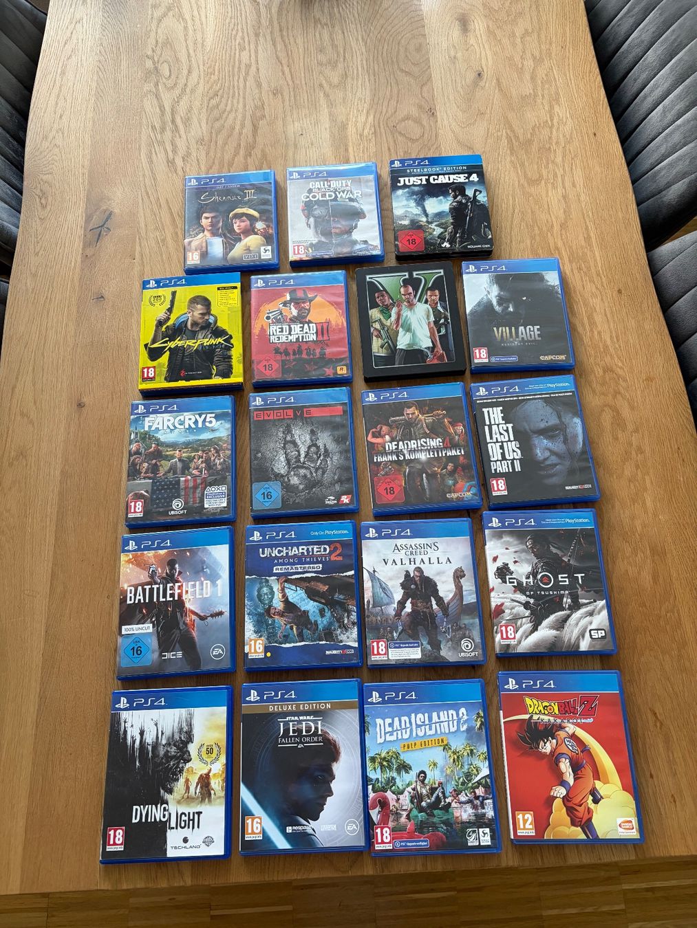 Sony Konsolen: PS4 Pro 1TB + 2 Controller+Headset+19 Top-Spiele – Gebraucht aus Weisslingen von rwa_xql6 1