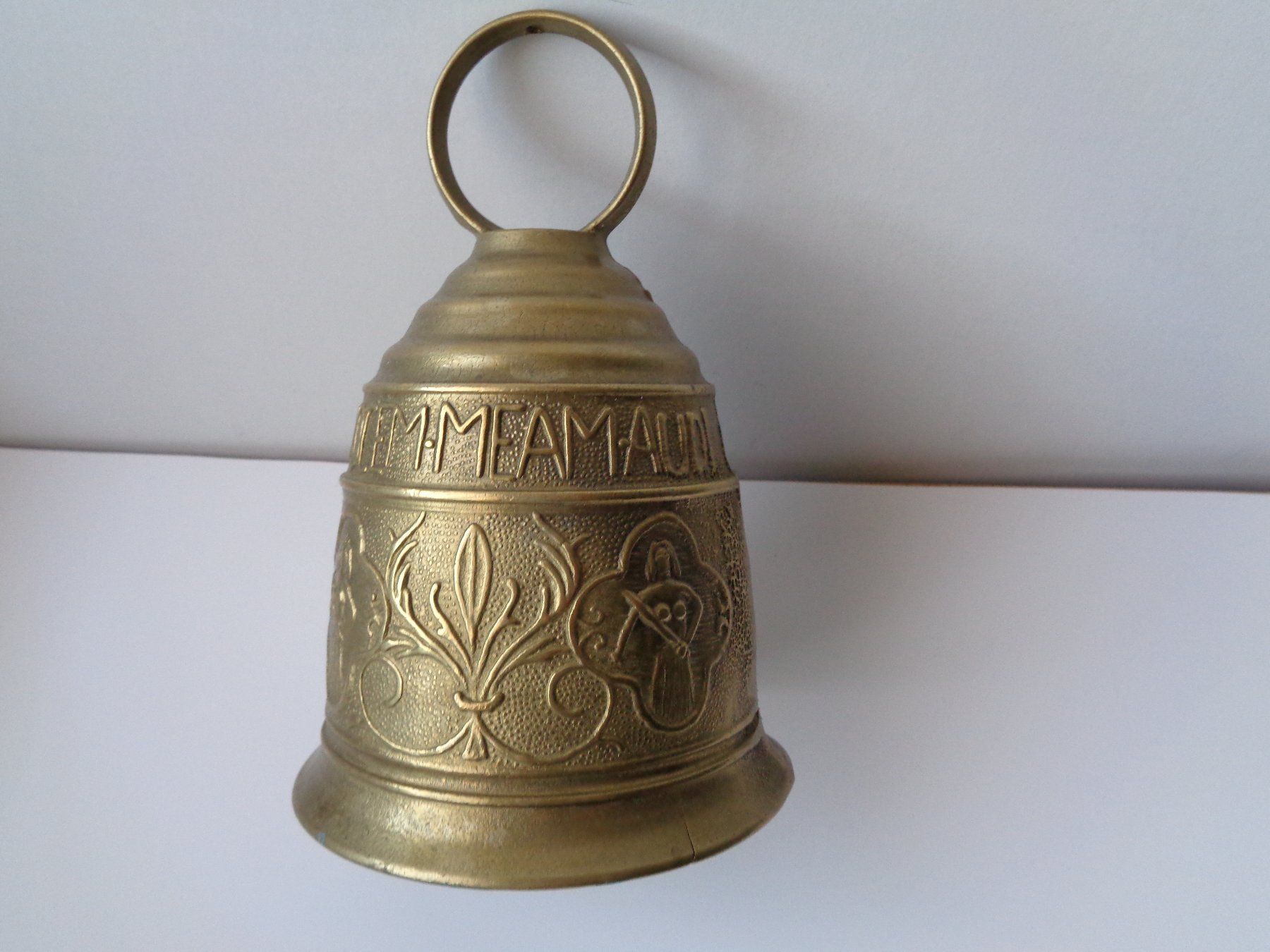 Cloches & sonnailles: ALTE GLOCKE MESSING – D'occasion à Henggart par Pascha22