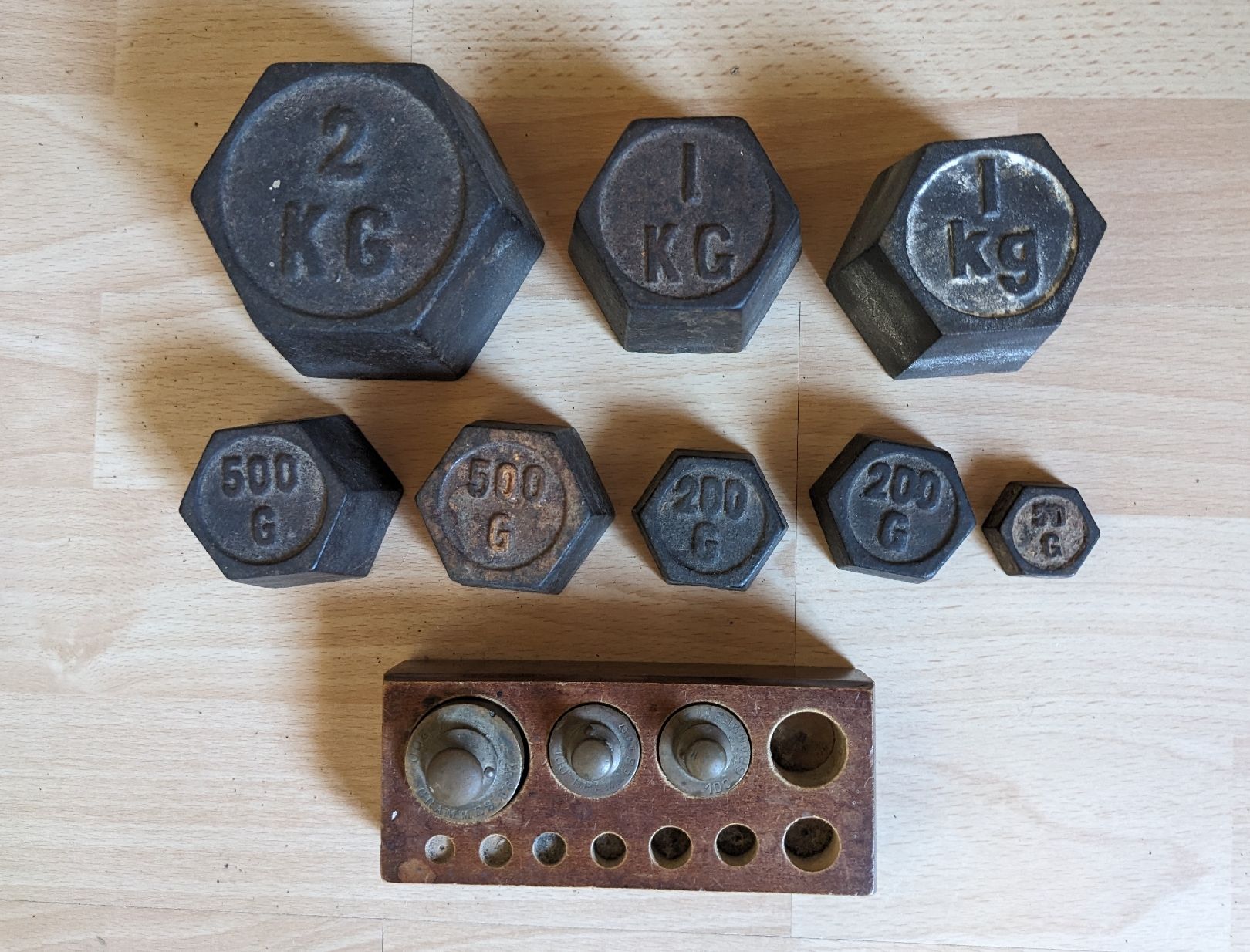 Bilance e pesi: 5 alte Waagen  – Usato da Toffen venduto da Lohner51 2