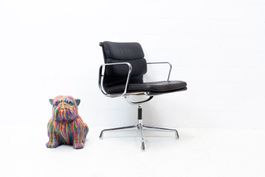 Herman Miller Eames Aluminium Chair EA 208 Lieferung möglich