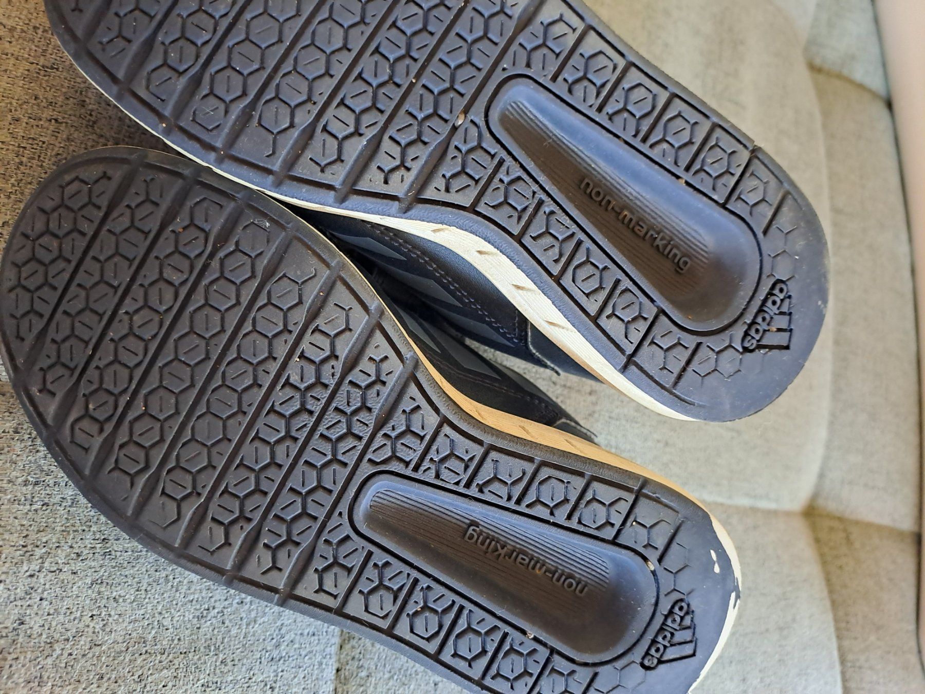 Adidas Schuhe für Jungen: Adidas Schuhe Gr. 29, Klettverschluss – Gebraucht aus Menzingen von pia012 1