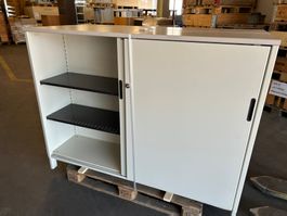 2 Stück Werkstattschrank aus Metall