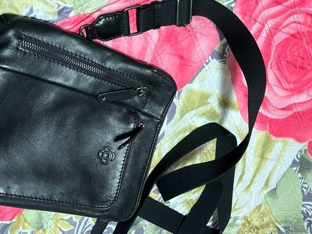 Taschen: Leder Handtasche Schwarz,--- – Gebraucht aus Kreuzlingen von Mio16 7