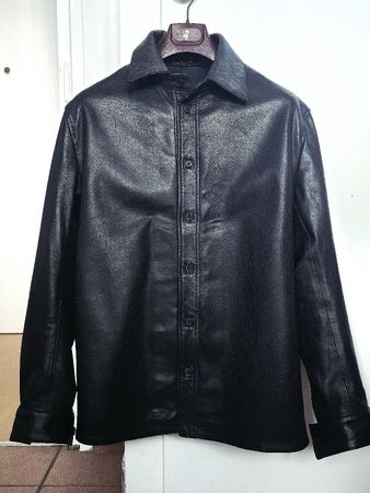 Chemise en cuir perforé ultra souple jamais portée neuve L
