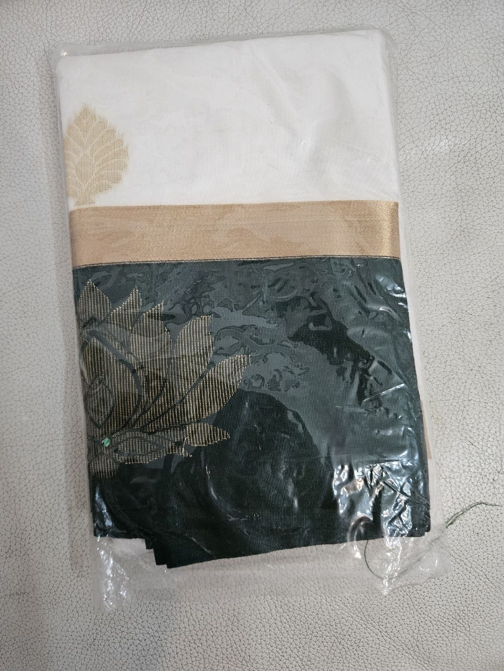 Vestiti: Kerala style saree – Nuovo e nell'imballaggio originale da Les Acacias venduto da minnie6 1