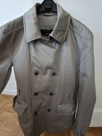 Manteau trench BOSS en tissu beige avec col montant,