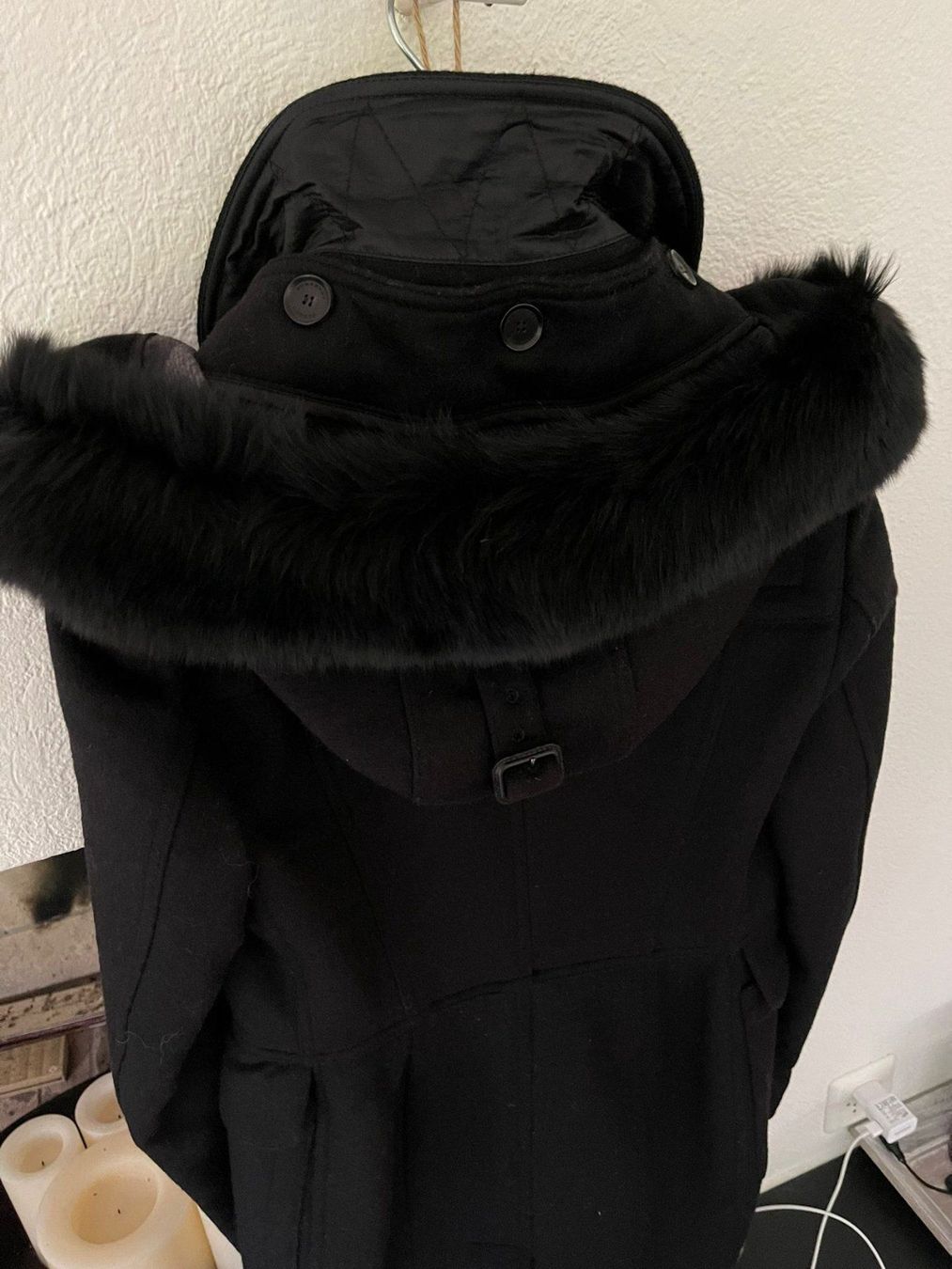 Burberry Cappotti: Burberry 100% Wool Mantel mit Pelzkragen – Usato da Bonstetten venduto da Swiss4Sale 7