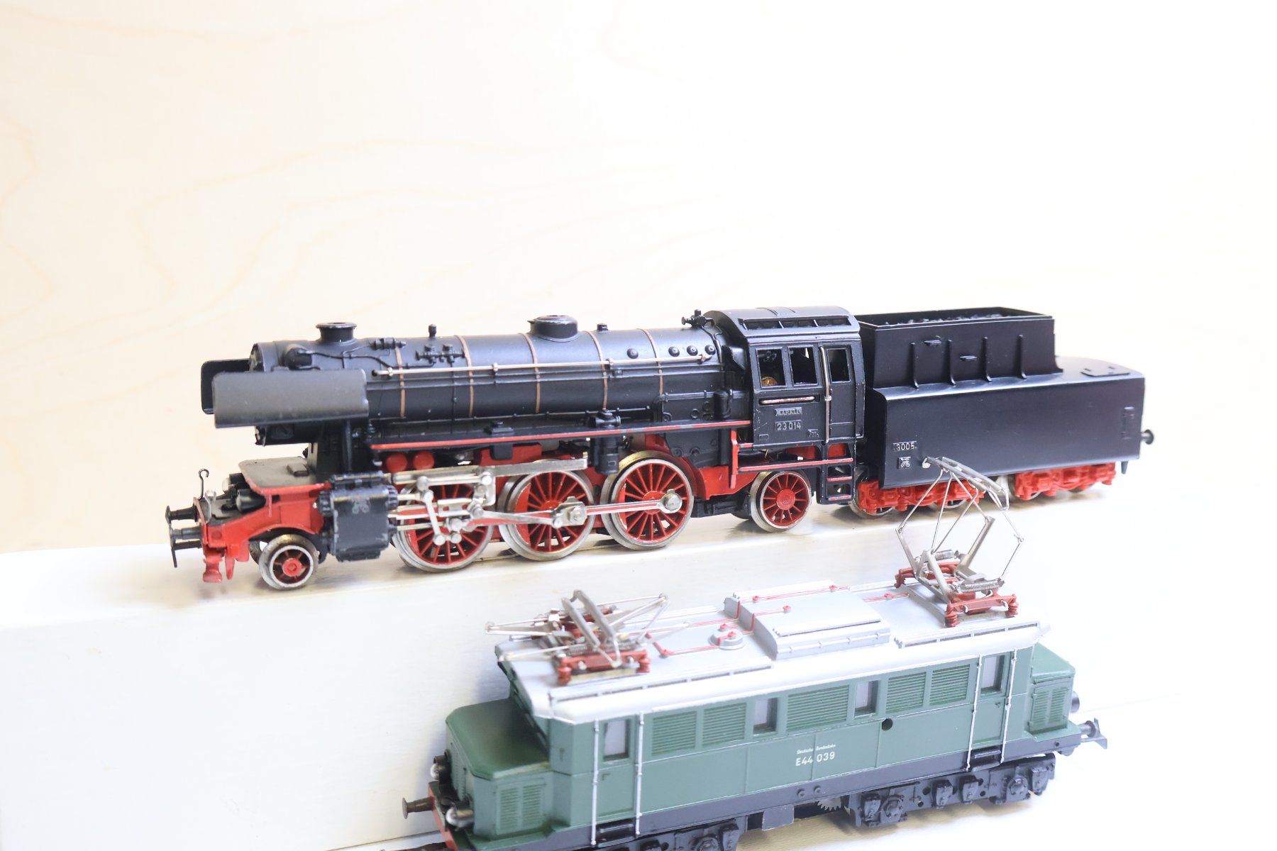 Märklin Modellini di ferrovie: Märklin 2 x grosse Loks - H0 Doppelpack - schöne Modelle – Usato da Winterthur venduto da Monstera 4