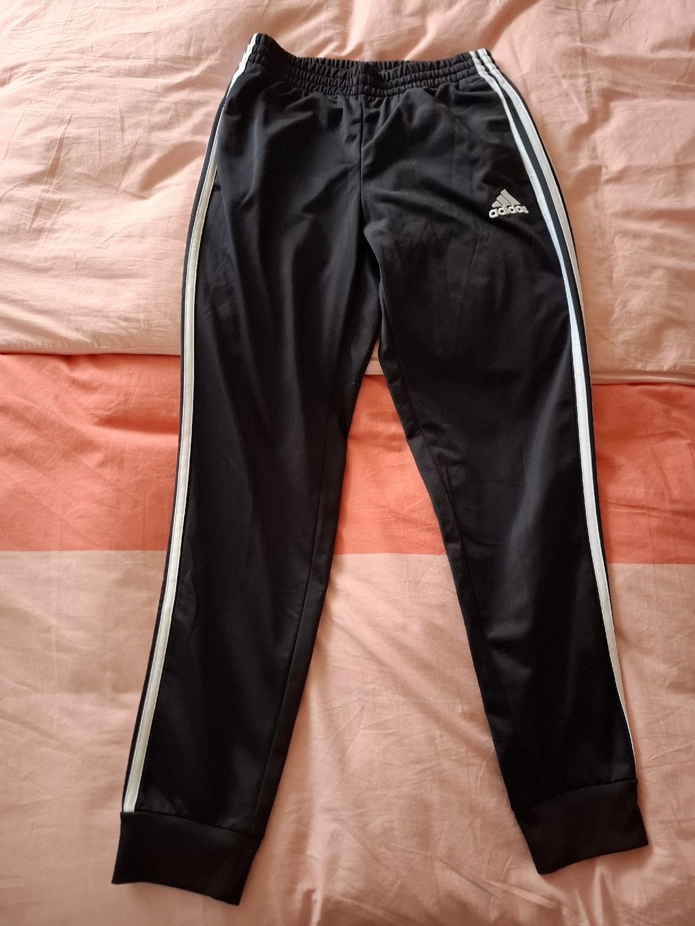 Adidas Lotti & Set di vestiti: Lot de 2 jogging Adidas noires – Usato da Biel/Bienne venduto da Lionne72 1