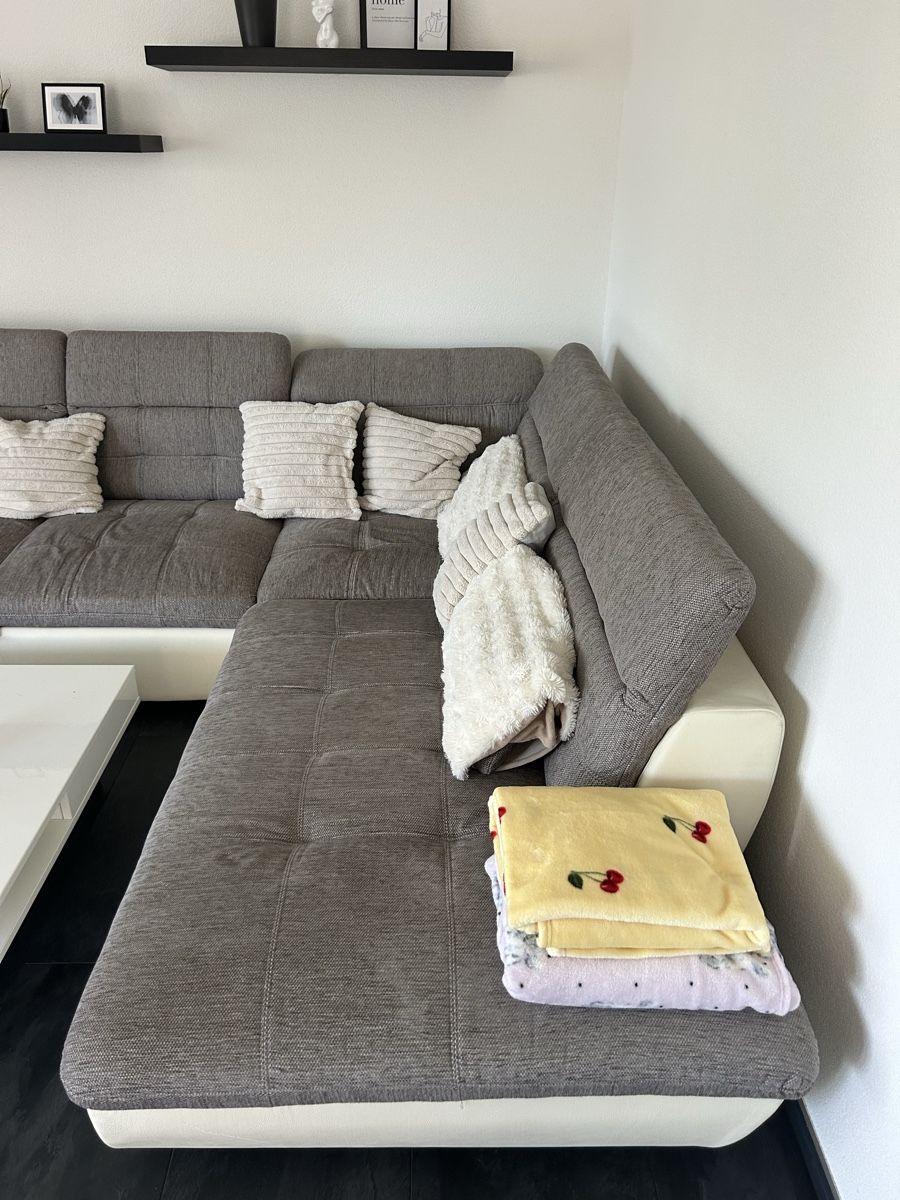 Sofas: Sofa grau – Gebraucht aus Wiedlisbach von and_6g8d 2