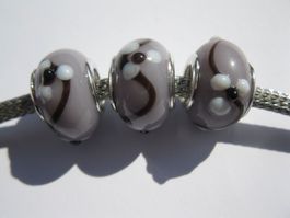 2 Grosslochperlen, Glas Beads mit Blumen