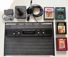 Console Atari 2600 avec manette et quatre jeux inclus