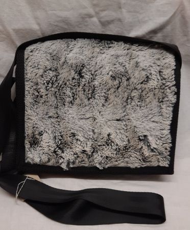Mit Kunstfell überzogen- Blachenhandtasche neu